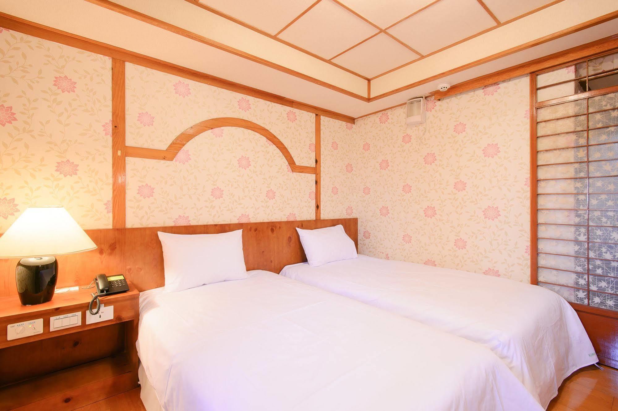 Kiwi Express Hotel - Zhongqing Taichung Exteriör bild